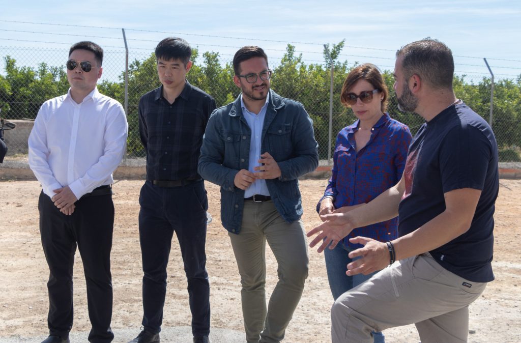 delegación china visita Valencia para conocer la industria pirotécnica de España
